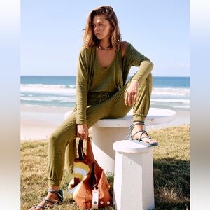 Free-People Bicoastal Set in Paradot